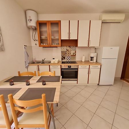 Vila Maslina Apartments Mit Pool Und Garten Nahe Am Strand Tucepi Room photo
