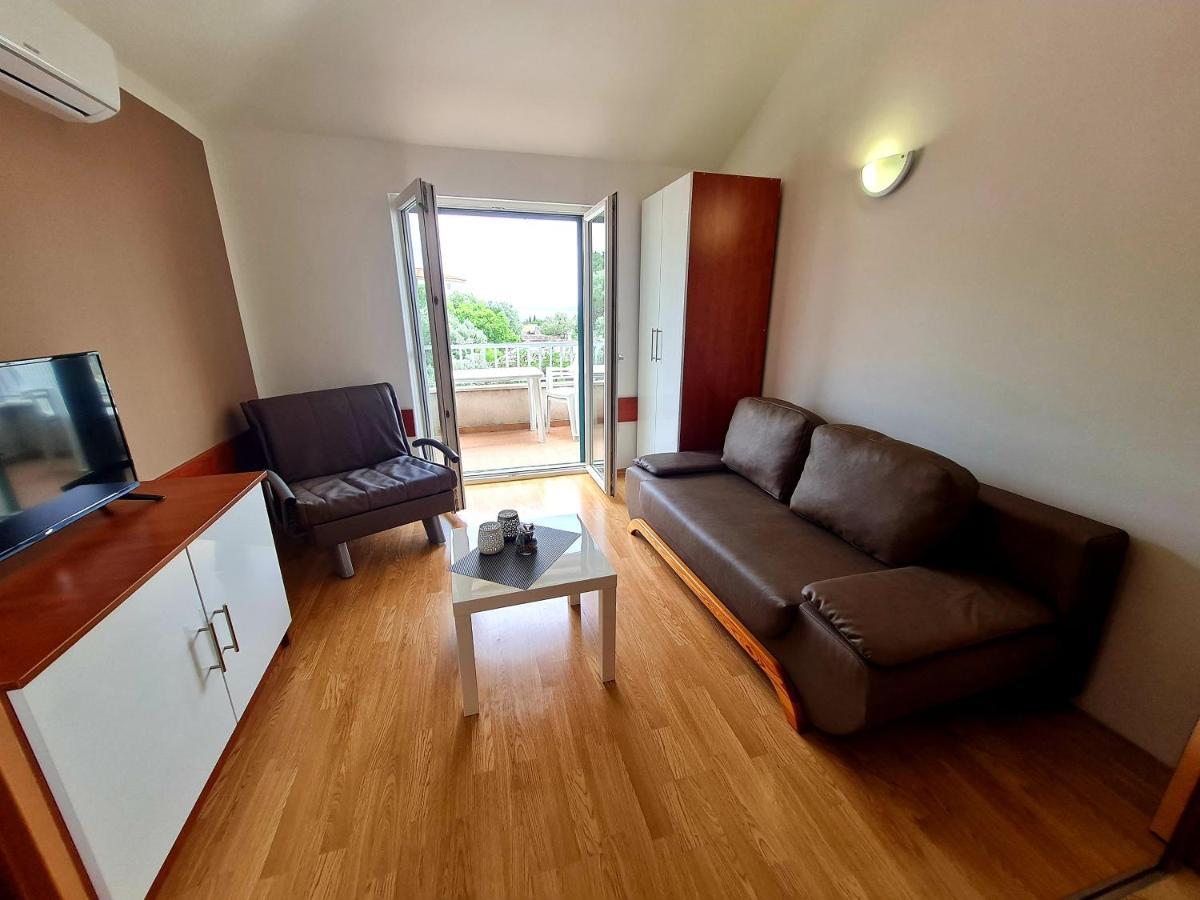 Vila Maslina Apartments Mit Pool Und Garten Nahe Am Strand Tucepi Exterior photo